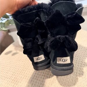 UGG Australia SHORT BRIGETTE BOW Black Sheepskin SUEDE DOUBLE BOWS BOOTS